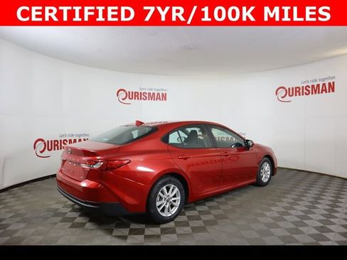 Used 2025 Toyota Camry LE image 11