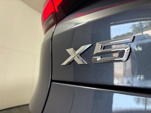 Used 2021 BMW X5 xDrive40i w/ M Sport Package AWD/4WD image 10