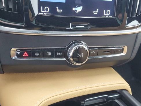 Used 2017 Volvo V90 T6 Cross Country image 30