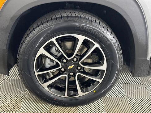 Used 2025 Chevrolet TrailBlazer LT AWD/4WD image 36