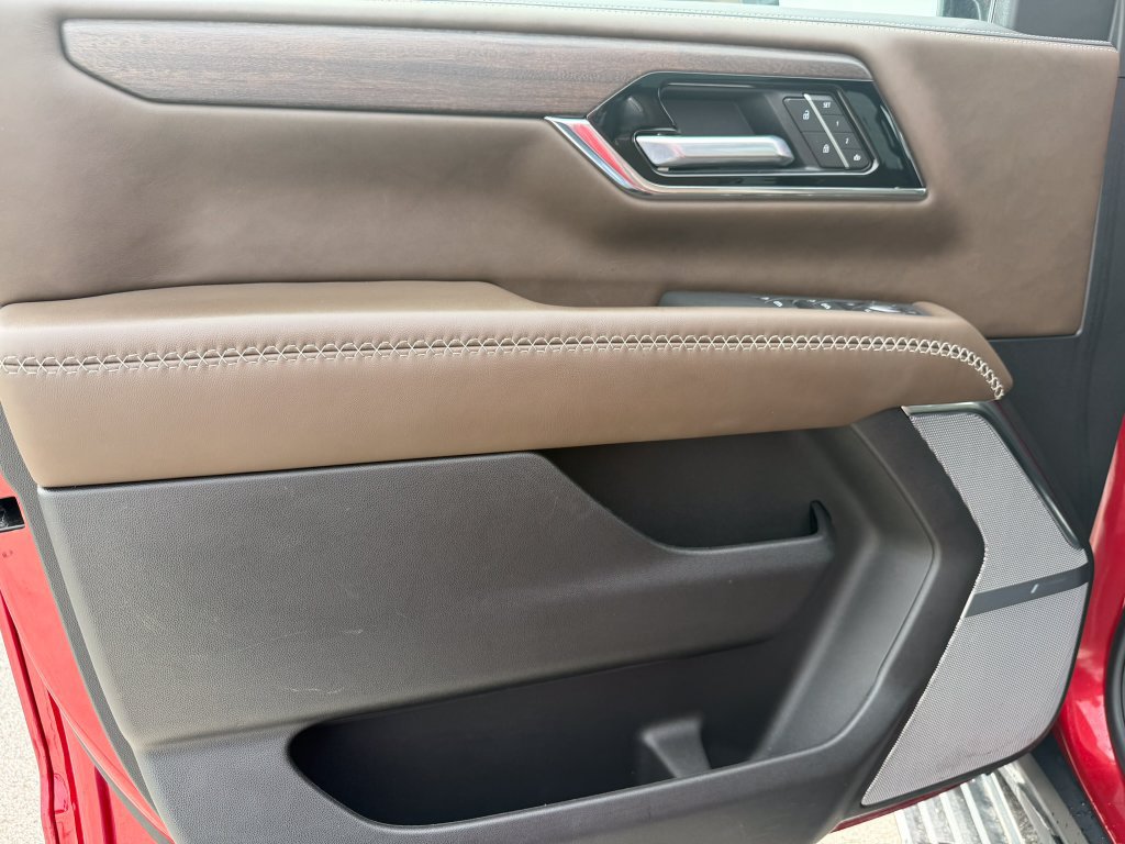 Used 2026 GMC Yukon XL Denali Ultimate w/ LPO, Floor Liner Package AWD/4WD image 7