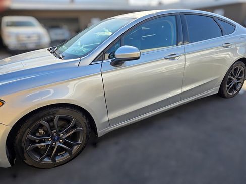 Used 2018 Ford Fusion SE w/ Equipment Group 201A image 10