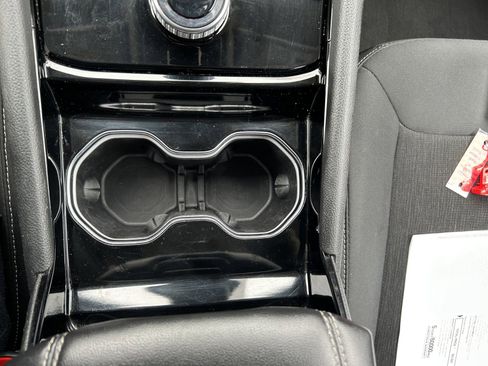 Used 2023 Jeep Grand Cherokee Laredo image 30