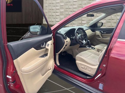Used 2018 Nissan Rogue SV w/ Premium Package FWD image 9