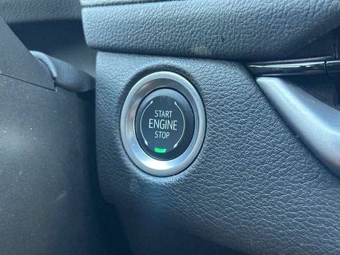 Used 2025 Cadillac XT4 Premium Luxury FWD image 32