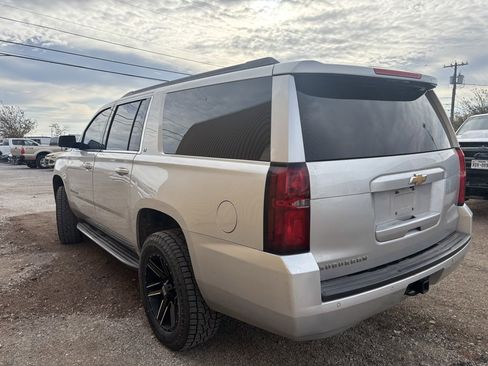 Used 2017 Chevrolet Suburban LT image 5