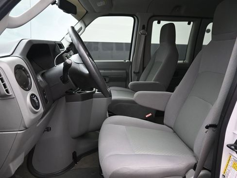 Used 2012 Ford E-350 and Econoline 350 XLT image 18