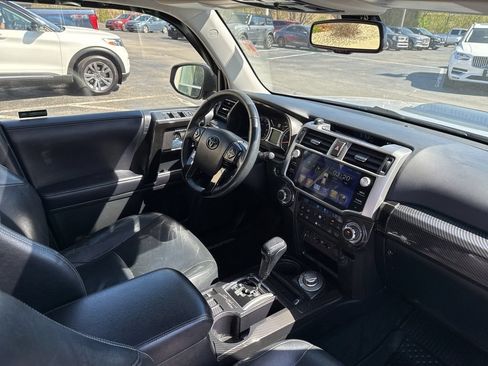 Used 2017 Toyota 4Runner Limited AWD/4WD image 28
