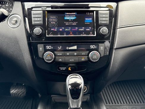 Used 2020 Nissan Rogue SV image 17