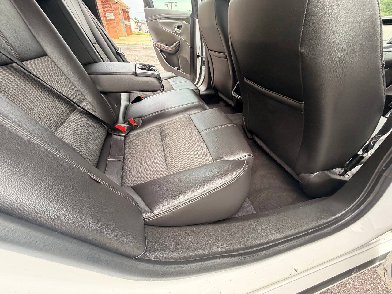 Used 2018 Chevrolet Impala LT FWD image 19
