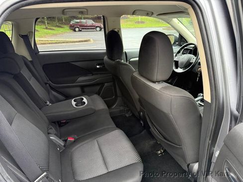 Used 2017 Mitsubishi Outlander ES FWD image 10