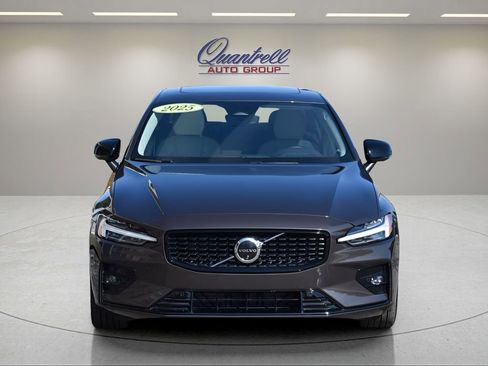 Used 2025 Volvo S60 B5 Plus image 8