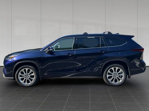 Used 2025 Toyota Highlander Limited AWD/4WD image 2