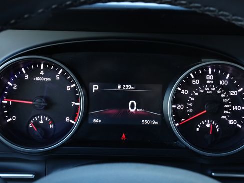 Used 2024 Kia Carnival LX image 24