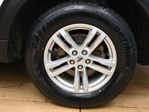 Used 2022 Ford Explorer XLT w/ Equipment Group 202A AWD/4WD image 12