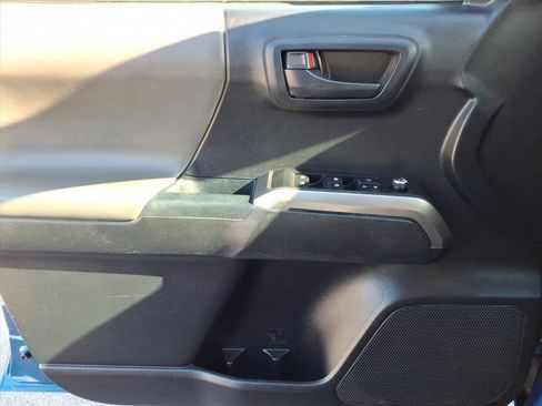 Used 2018 Toyota Tacoma SR image 22