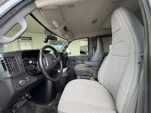 Used 2018 Chevrolet Express 2500 LT w/ LT Preferred Equipment Group RWD image 12