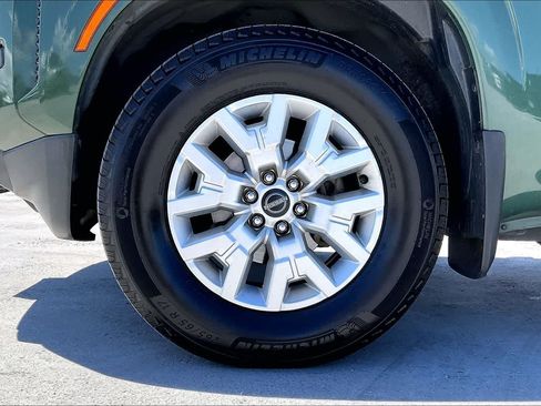 Used 2022 Nissan Frontier SV w/ Technology Package RWD image 8