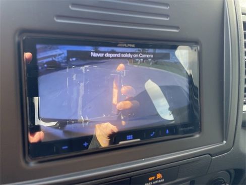 Used 2022 Nissan Frontier SV image 14