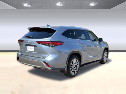 Used 2023 Toyota Highlander Platinum image 9