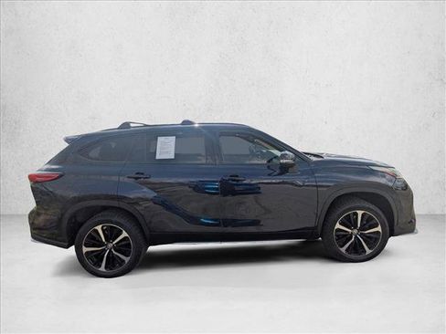 Used 2021 Toyota Highlander XSE AWD/4WD image 4