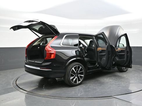 Used 2023 Volvo XC90 B6 Plus AWD/4WD image 43