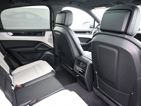 Used 2025 Porsche Cayenne Coupe image 7