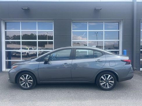 Used 2025 Nissan Versa SV image 2