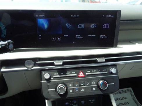 Used 2025 Hyundai Tucson SE FWD image 32
