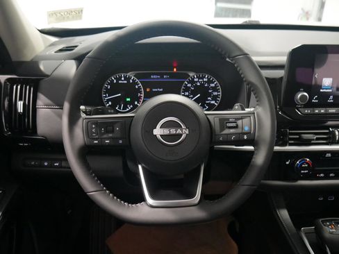 New 2025 Nissan Pathfinder SV w/ Black Appearance Package image 21