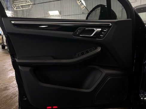 Used 2024 Porsche Macan Base image 14