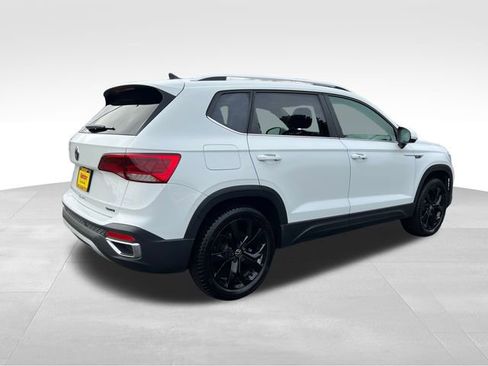 Used 2023 Volkswagen Taos SE w/ Panoramic Sunroof Package image 8