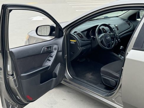 Used 2012 Kia Forte EX image 30