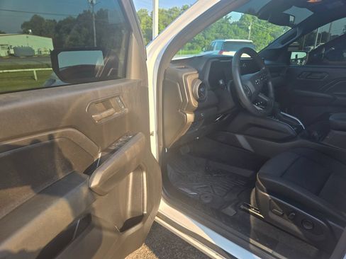 Used 2024 Chevrolet Colorado Trail Boss w/ Advanced Trailering Package AWD/4WD image 6