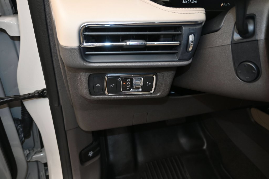 Used 2022 Lincoln Corsair Reserve w/ Equipment Group 201A FWD image 12