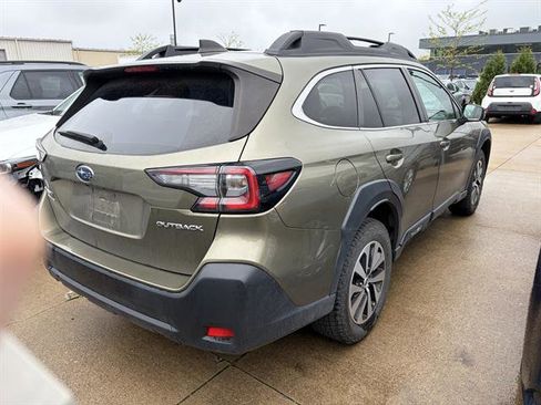 Used 2023 Subaru Outback Premium AWD/4WD image 2