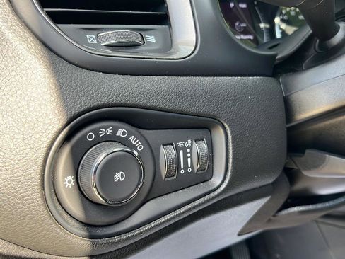 Used 2023 Jeep Renegade Latitude w/ Sun/Sound Group AWD/4WD image 11