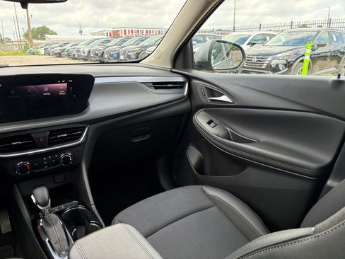 Used 2025 Buick Encore GX Preferred FWD image 28