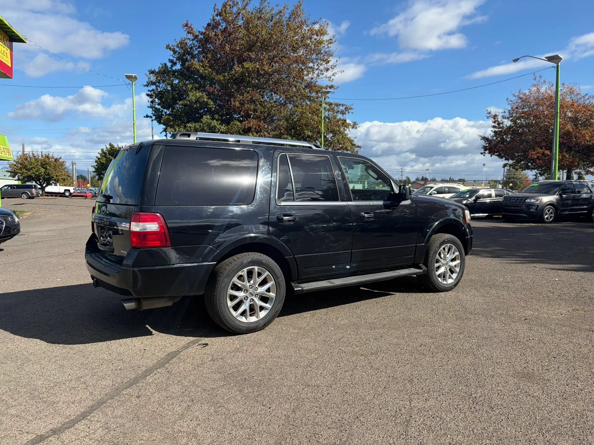 Used 2016 Ford Expedition Limited AWD/4WD image 3