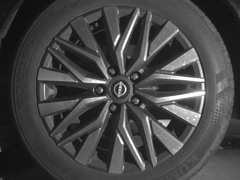 Used 2025 Nissan Altima 2.5 SV FWD image 13