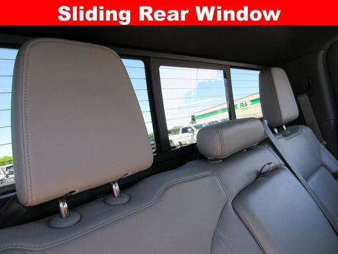 Used 2020 GMC Sierra 1500 SLT w/ SLT Premium Plus Package AWD/4WD image 28
