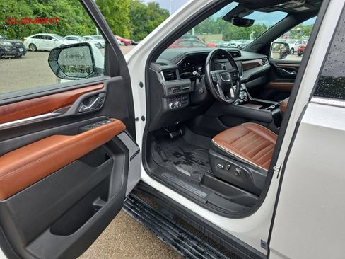 Used 2023 GMC Yukon XL Denali Ultimate AWD/4WD image 7