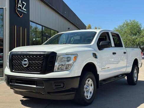 Used 2017 Nissan Titan S RWD image 2