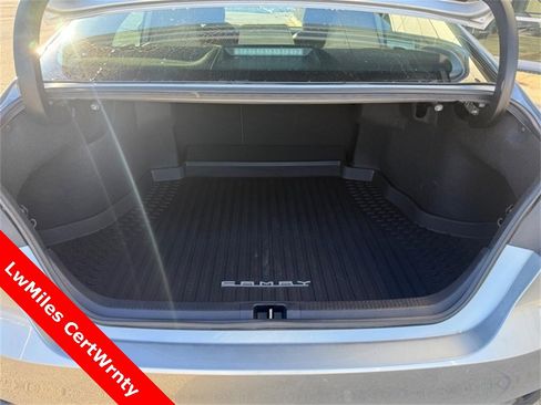 Used 2022 Toyota Camry LE image 5