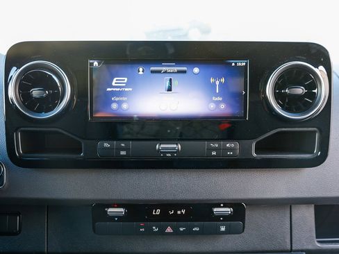 Used 2024 Mercedes-Benz eSprinter 170 Cargo image 11