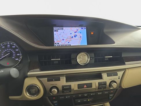 Used 2016 Lexus ES 350 w/ Luxury Package w/Wood Trim FWD image 22