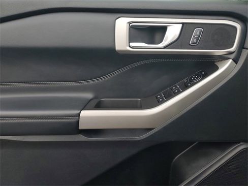 Certified 2022 Ford Explorer XLT w/ Equipment Group 202A image 9
