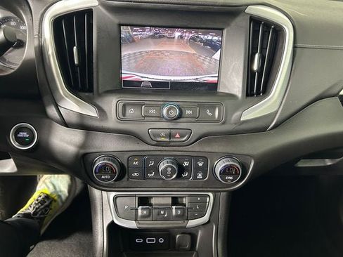 Used 2024 GMC Terrain SLE w/ Driver Convenience Package FWD image 23