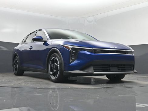 Certified 2025 Kia K4 EX FWD image 32