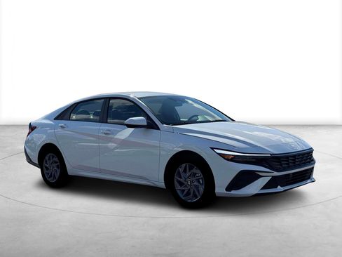 New 2026 Hyundai Elantra Blue image 10